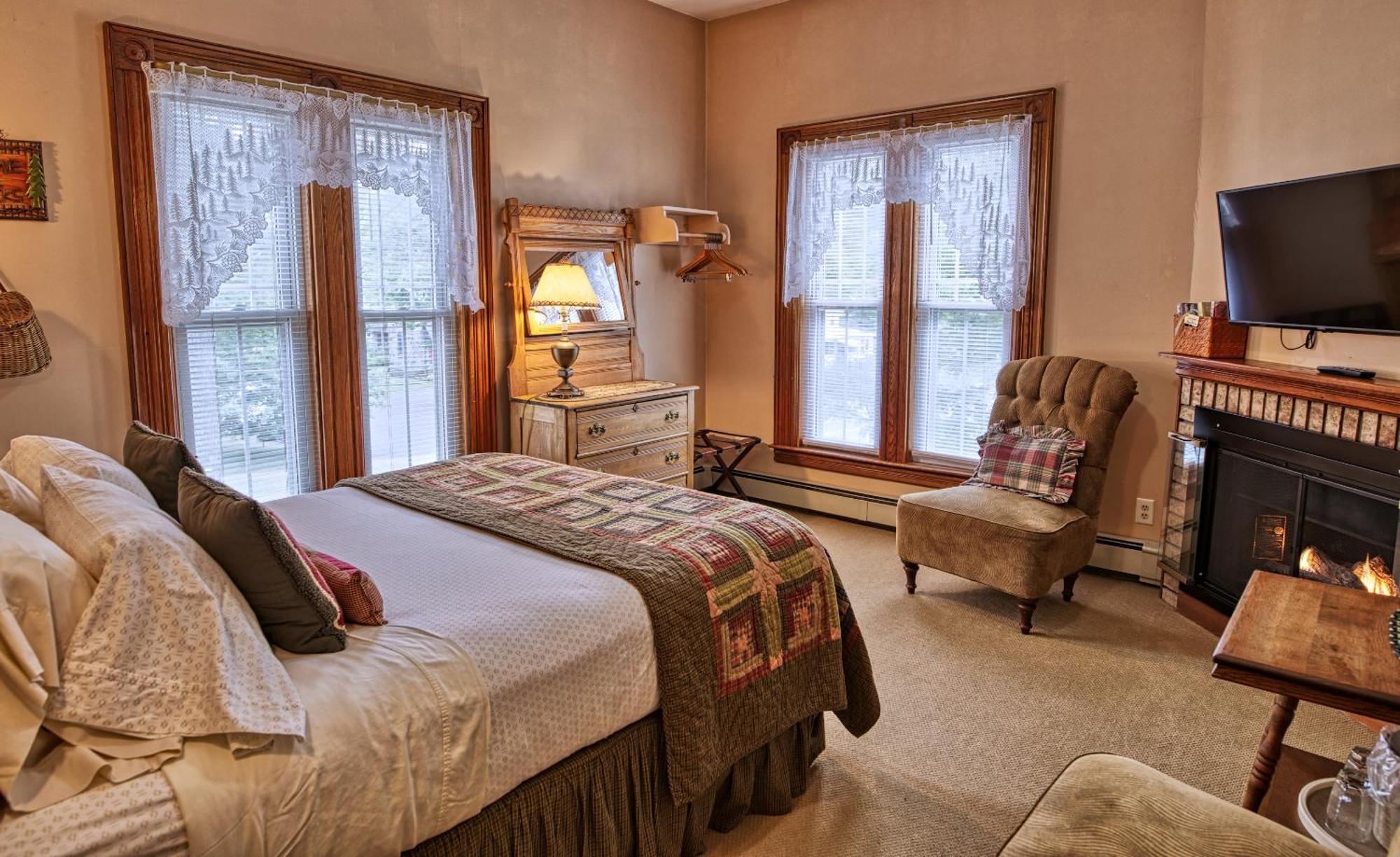 Rockwell Falls Inn And Wine Bar Lake Luzerne Cameră foto