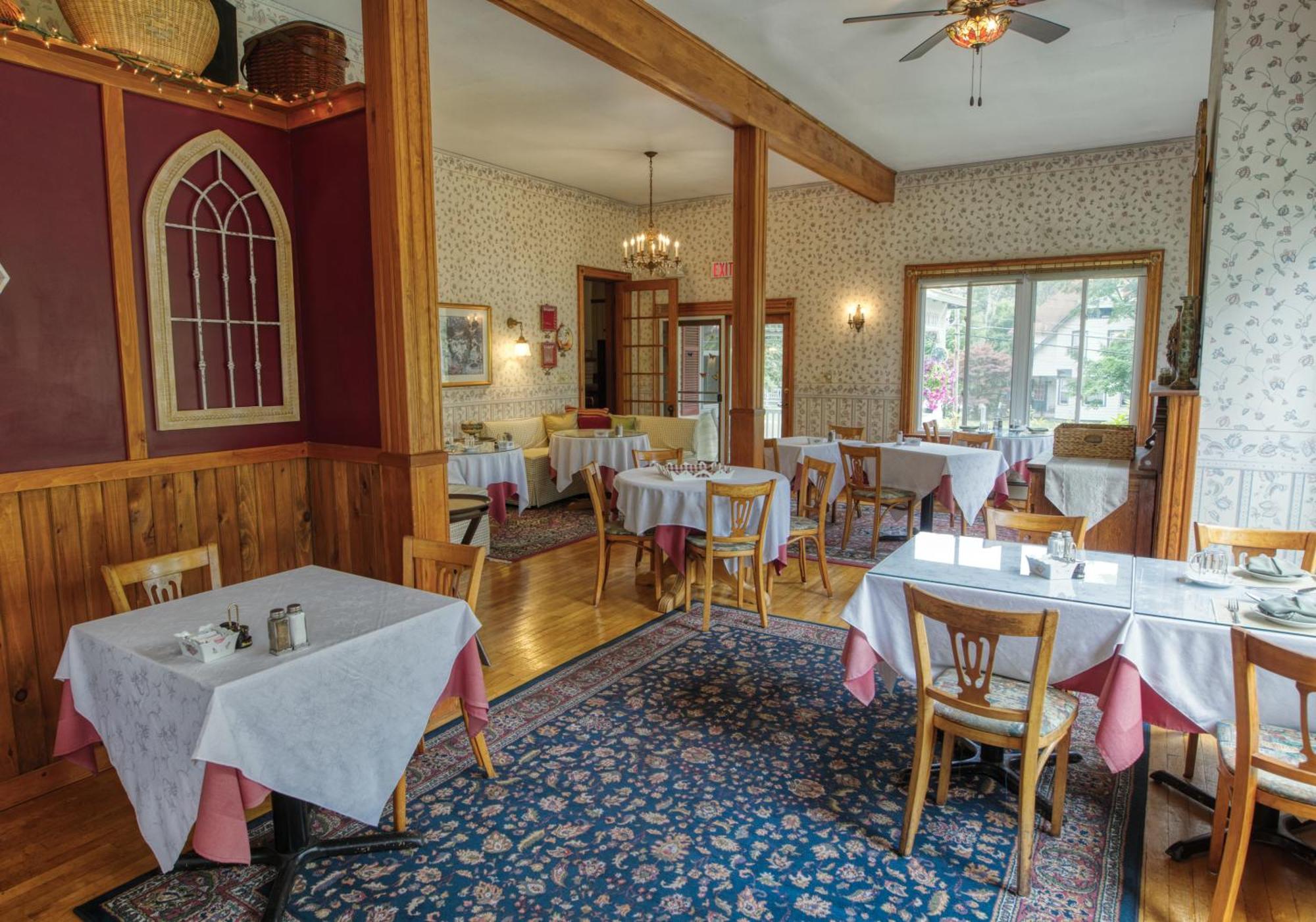 Rockwell Falls Inn And Wine Bar Lake Luzerne Exterior foto