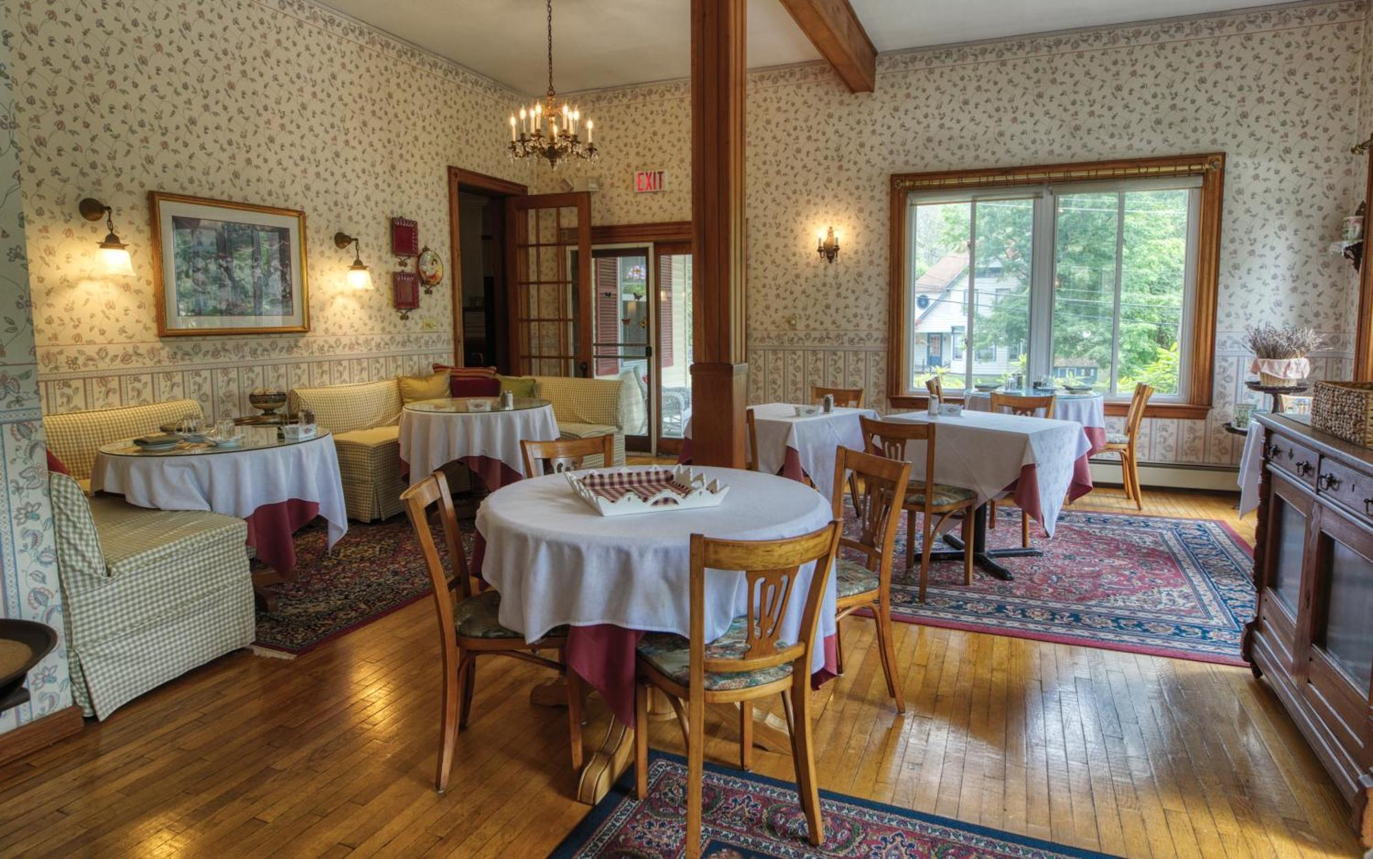 Rockwell Falls Inn And Wine Bar Lake Luzerne Exterior foto
