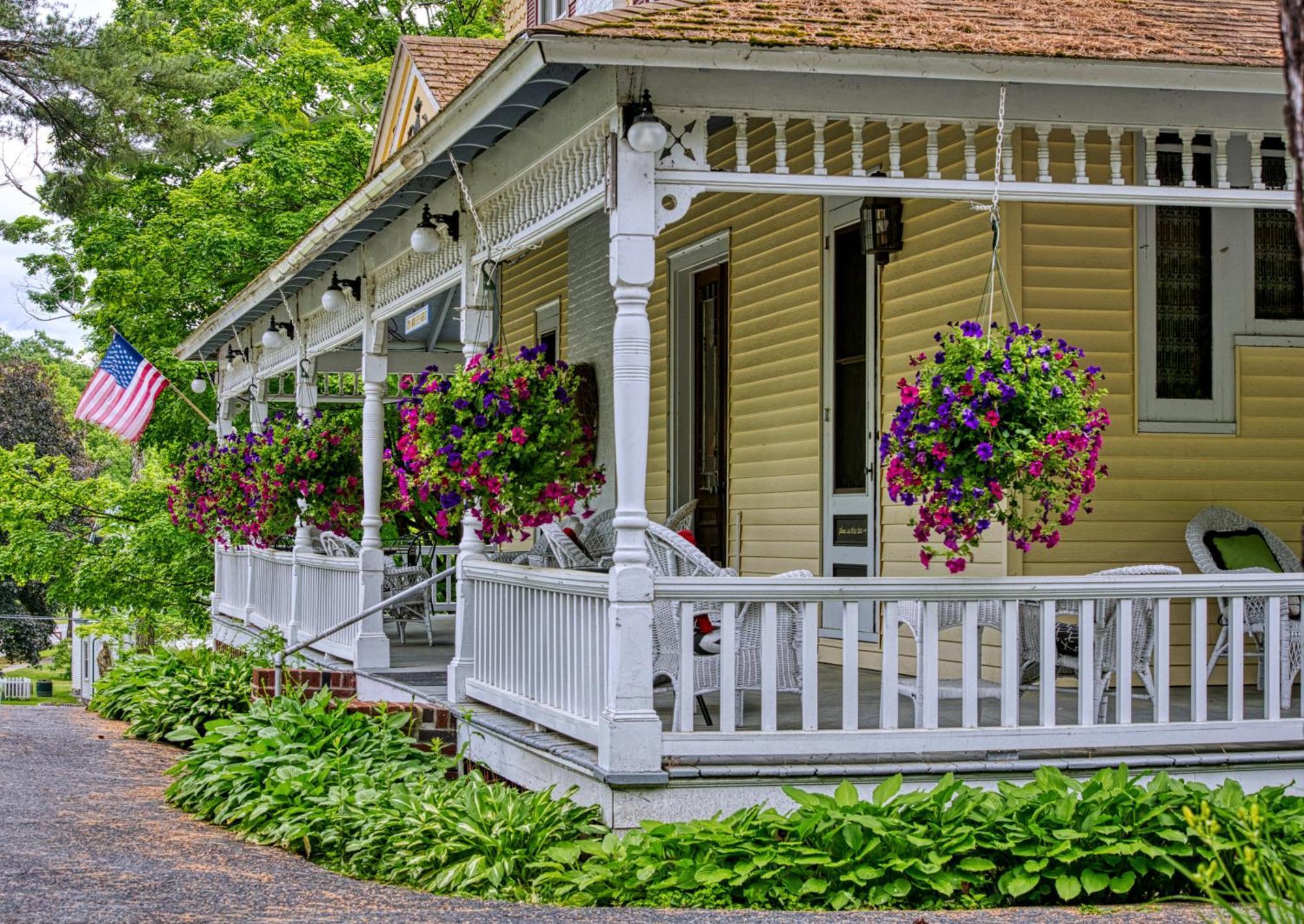 Rockwell Falls Inn And Wine Bar Lake Luzerne Exterior foto